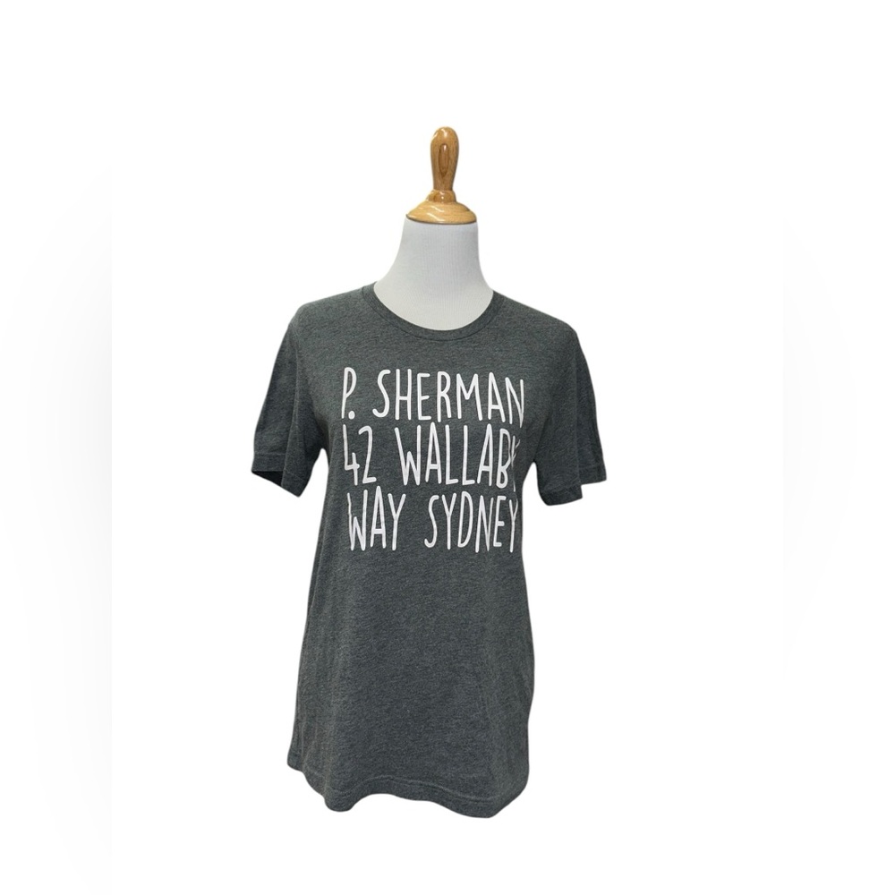 Disney Finding Nemo Women’s Small graphic T